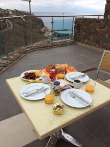 Udsigt fra Las Villas de Amadores - Sidder Under En Palme