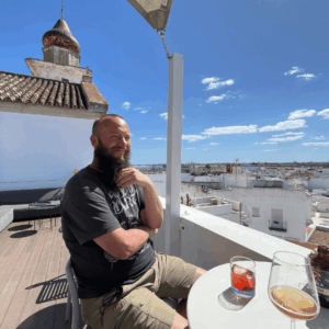 Den dejlige tagterrasse på Posada El Convento Mercedario - Ayamonte, Spanien - SidderUnderEnPalme