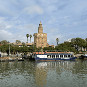 La Torre del Oro med cruisebåden - SidderUnderEnPalme