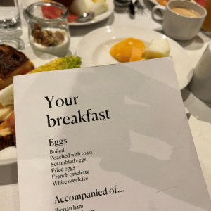 SidderUnderEnPalme - Hotel Hospes Amerigo - Morgenmad