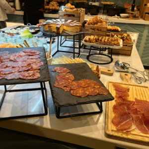 SidderUnderEnPalme - Hotel Hospes Amerigo - Morgenmad buffet