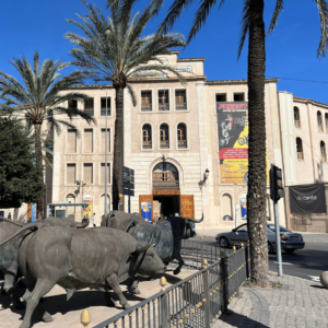 SidderUnderEnPalme - Plaze de Toros i Alicante - Tyrefægterarenaen