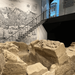 SidderUnderEnPalme - Hotel Aurea Museum i Lissabon - Romerske ruiner
