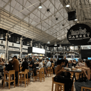 SidderUnderEnPalme - Time Out Market i Lissabon