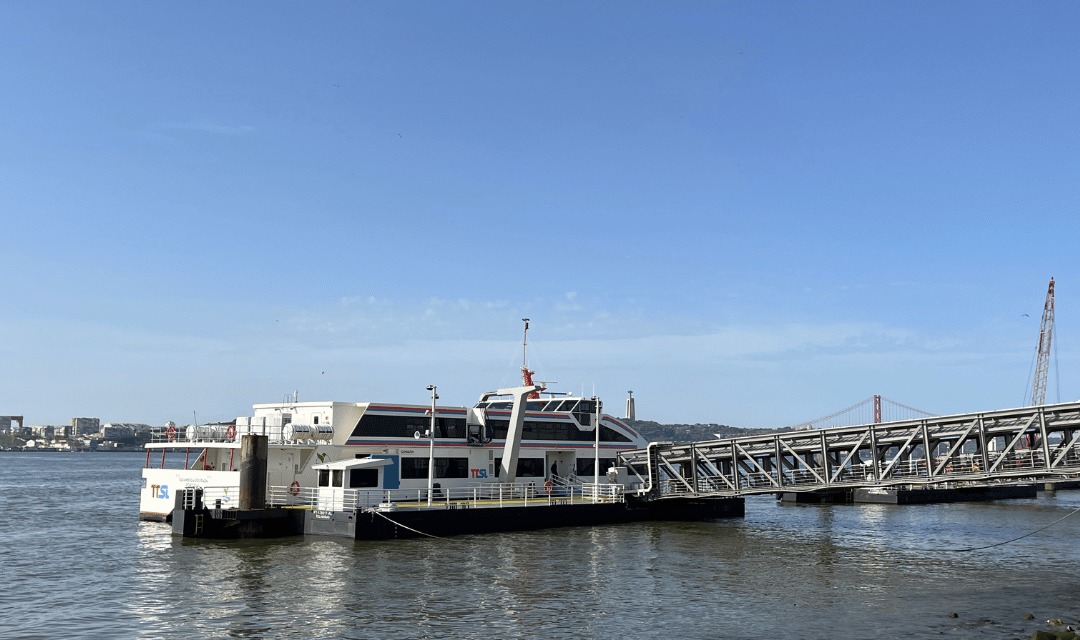 Færge til Cacilhas, Lissabon - SidderUnderEnPalme