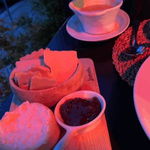 Queijo de Azeitao på Charcutaria i Belem, Lissabon - SidderUnderEnPalme