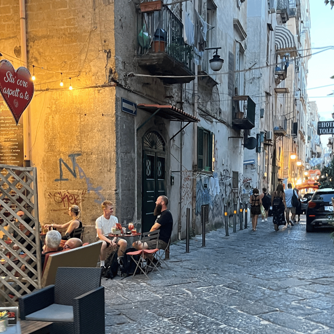 Aperitivo i Det Spanske Kvarter - Napoli - SidderUnderEnPalme