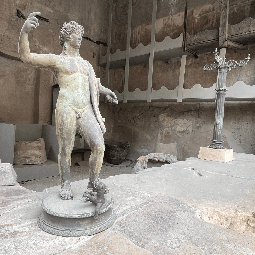 Apollon i Den Sorte Sals Hus, Herculaneum, Napoli - SidderUnderEnPalme Apollon i Den Sorte Sals Hus, Herculaneum, Napoli - SidderUnderEnPalme