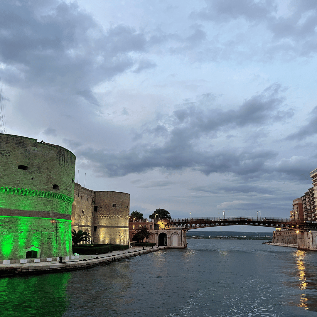 Castello Aragonese i Taranto - SidderUnderEnPalme Castello Aragonese i Taranto - SidderUnderEnPalme