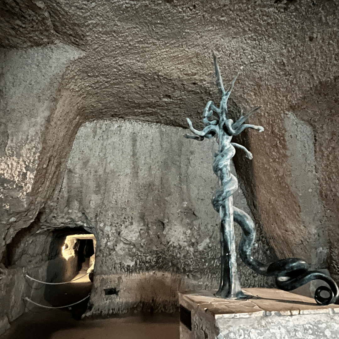 Den lernæiske Hydra under Palastra, Herculaneum, Napoli - SidderUnderEnPalme Den lernæiske Hydra under Palastra, Herculaneum, Napoli - SidderUnderEnPalme