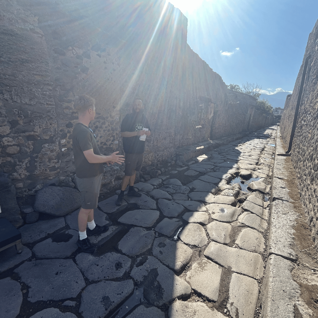Gade i Pompei - SidderUnderEnPalme Gade i Pompei - SidderUnderEnPalme
