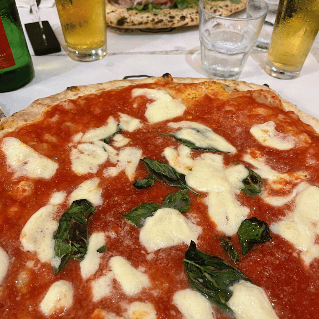 Pizza hos Da Michele Taranto - SidderUnderEnPalme Pizza hos Da Michele Taranto - SidderUnderEnPalme