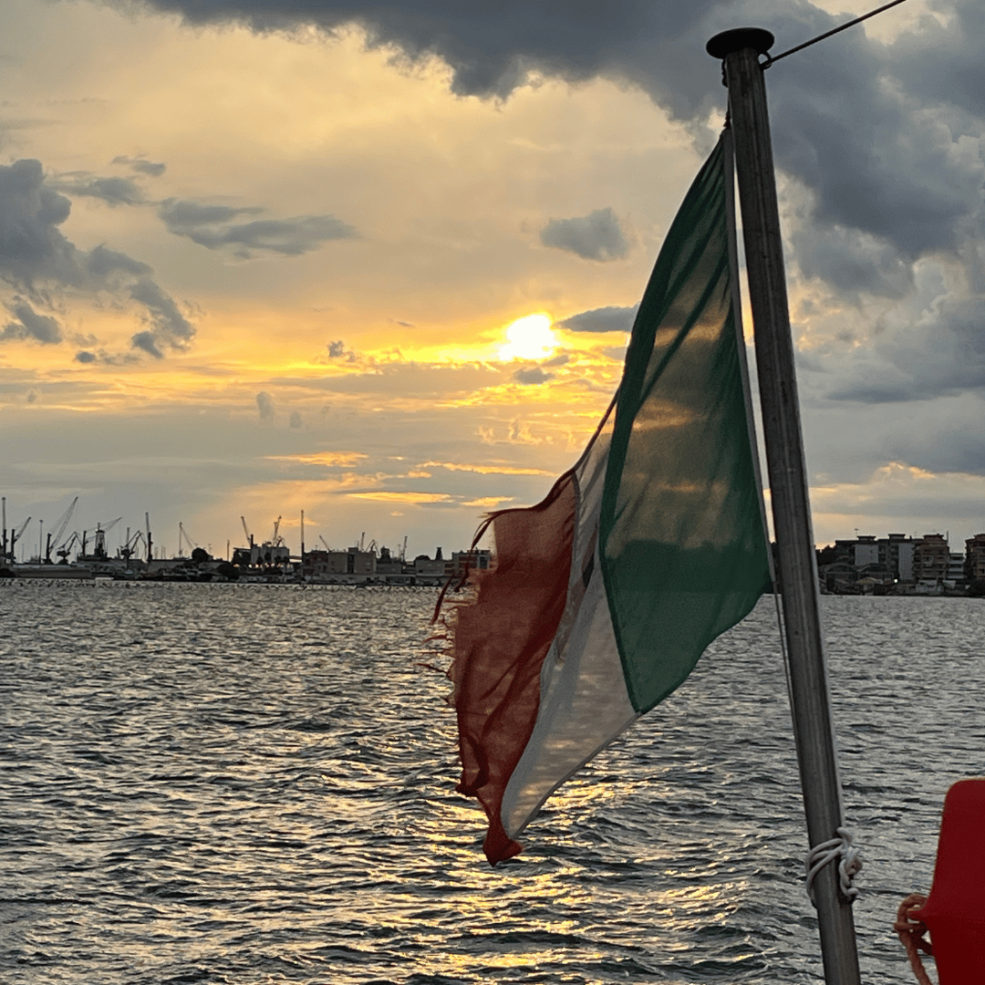 Sejltur på Mar Piccolo i Tarante - SidderUnderEnPalme Sejltur på Mar Piccolo i Tarante - SidderUnderEnPalme