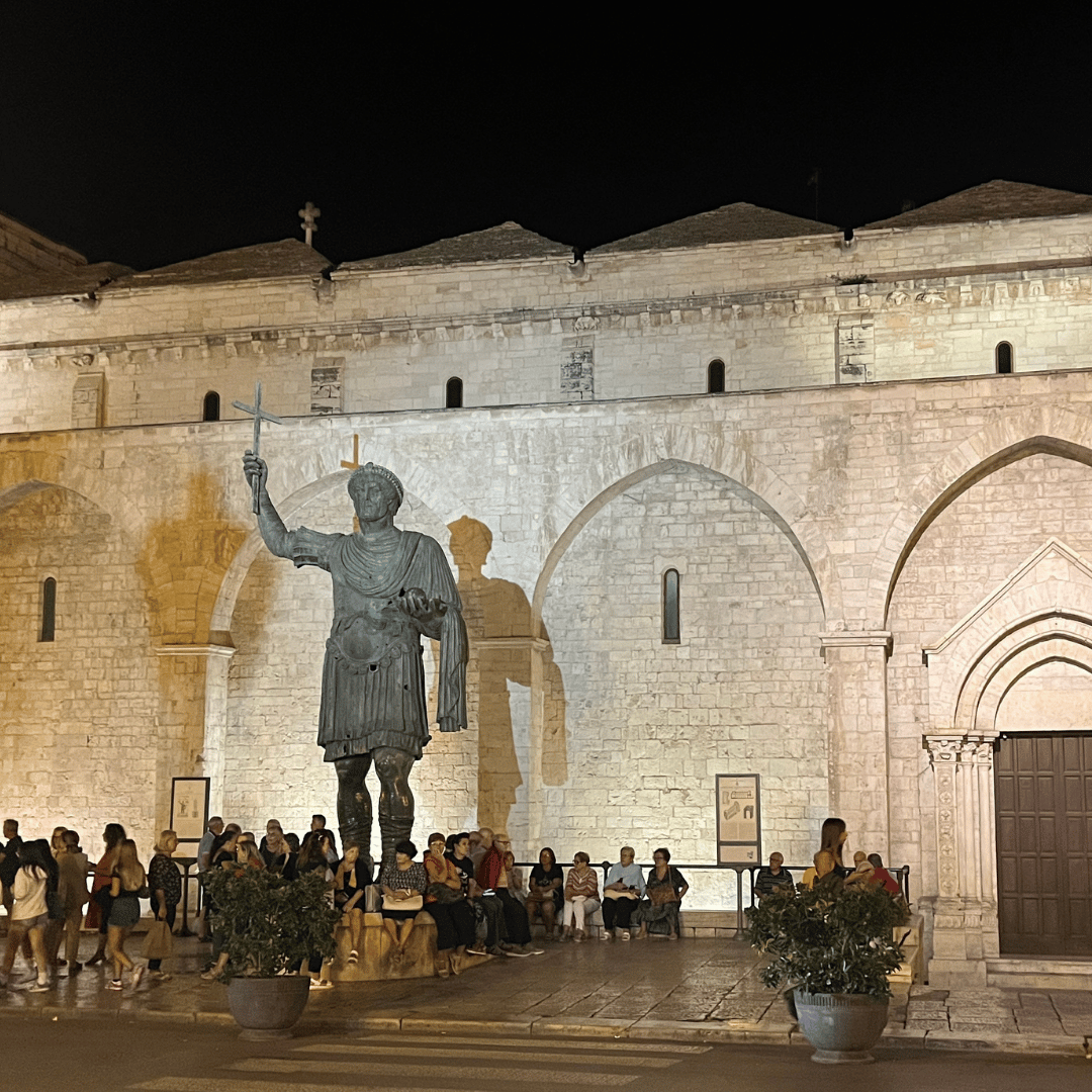 SidderUnderEnPalme - Barletta, Italien - Colosso di Barletta SidderUnderEnPalme - Barletta, Italien - Colosso di Barletta