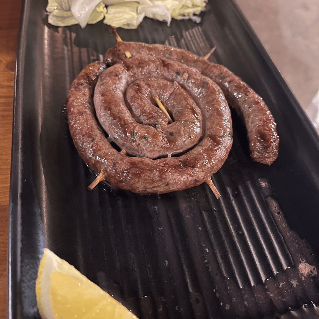 SidderUnderEnPalme - Barletta, Italien - Hestepølse på Il Convito delle Muse SidderUnderEnPalme - Barletta, Italien - Hestepølse på Il Convito delle Muse