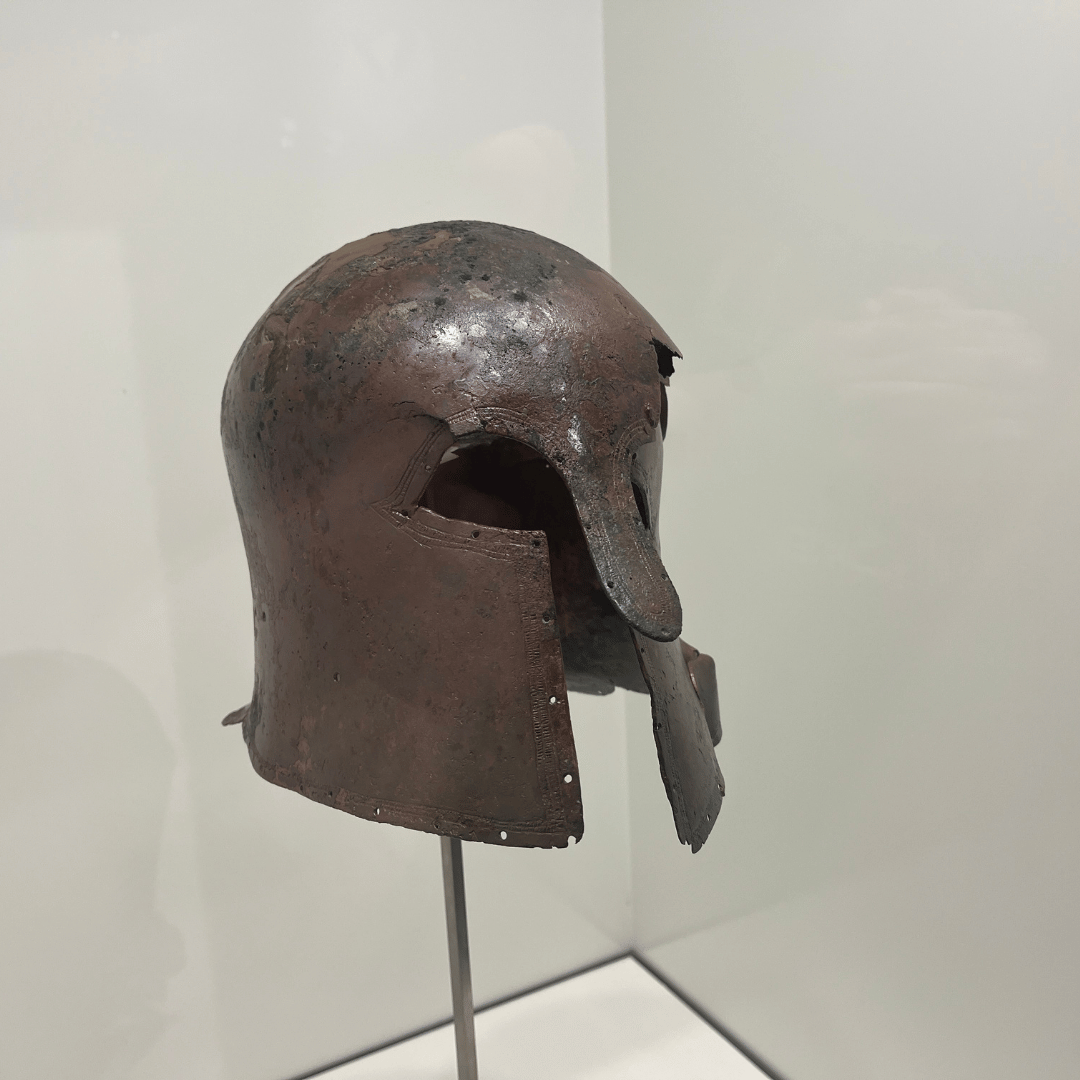 SidderUnderEnPalme - Barletta, Italien - Hjelm fra museet ved Cannae SidderUnderEnPalme - Barletta, Italien - Hjelm fra museet ved Cannae