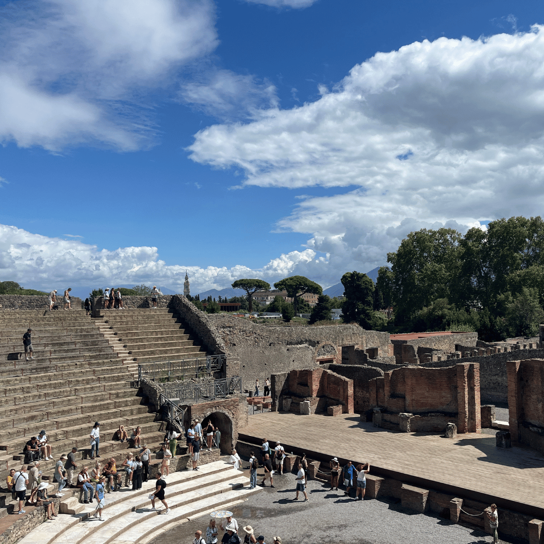 Teater i Pompei - SidderUnderEnPalme Teater i Pompei - SidderUnderEnPalme