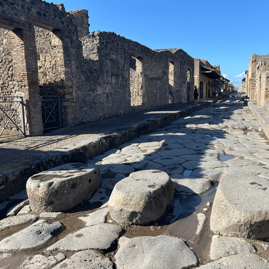 Trædesten i Pompei - SidderUnderEnPalme Trædesten i Pompei - SidderUnderEnPalme